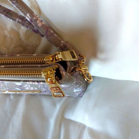 Steve Madden Wristlet - Picture 7 of 11